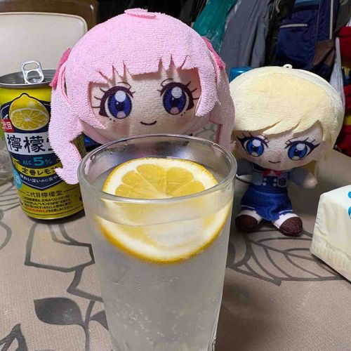 ひまりちゃん…⁉︎それは
フレッシュレモンコーデじゃなくて
濃いめのレモンサワーだよ⁉︎

みつきちゃん、こう見えてわたしは
飲んでないよ……誤解してるね。