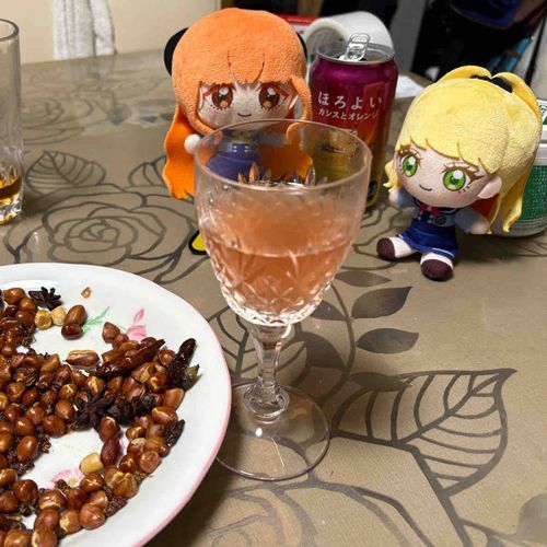 カシスとオレンジ風味ですね。
…なんだか私の髪色と似ています。
嗜好品としては可愛く見えます。

これは、バズおしゃれですねっ！