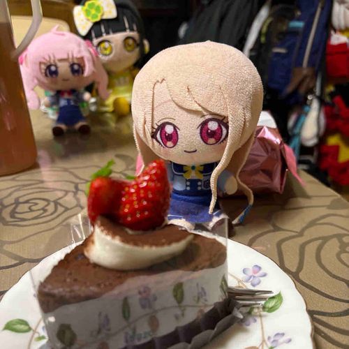 背後からなぜか欲望と視線を
感じるわね…
あの子たちに分け与えた方が
賢明かしら？