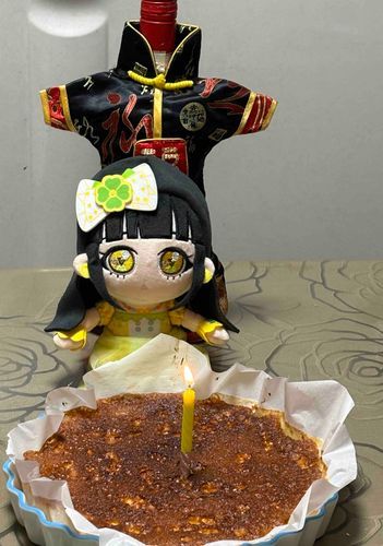 つむぎ、おいわいされる〜
バナナチーズケーキ、たべたい。
ろうそく、ふいて、けしたい…！