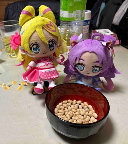 🩷　悪しき運気は！
💜　キュアットご退治！
　　…少し多めに投げちゃえ〜