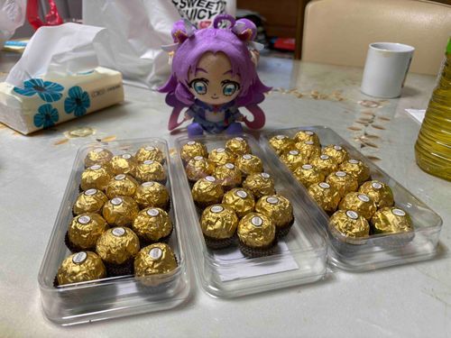 今回の謎の解明おしごとって、
これ⁉︎   大量のチョコ…？
『みんなで食べたいから届いた』
ってコトにして、いいかなぁ？