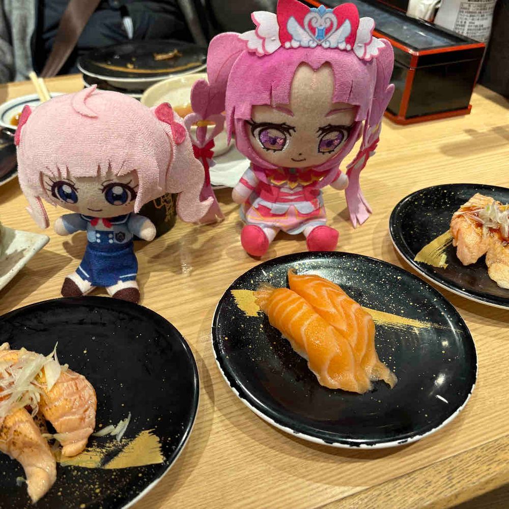 🩷　最近のお寿司は随分と
　　変わってきてるのね……
　　…あっ！　ひまりちゃん‼︎
　　独り占めは厳禁なんだから！