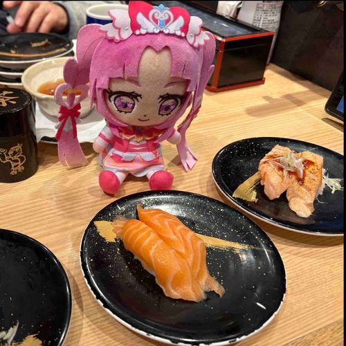 🩷　最近のお寿司は随分と
　　変わってきてるのね……
　　…あっ！　ひまりちゃん‼︎
　　独り占めは厳禁なんだから！