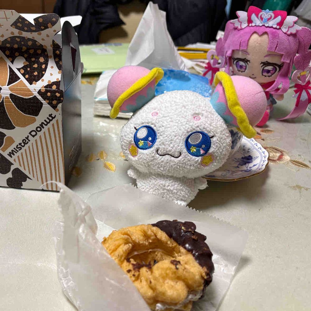 ぜんぶおいしそうフワ〜
しんいりのプリキュアたちにも
おすそわけするフワっ！