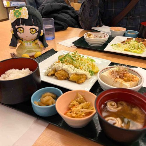 やさいのビタミン、あきずに
たべられる。　ごうかにみえる
くふうも、ある！　おんせん
しせつ、あなどれない！