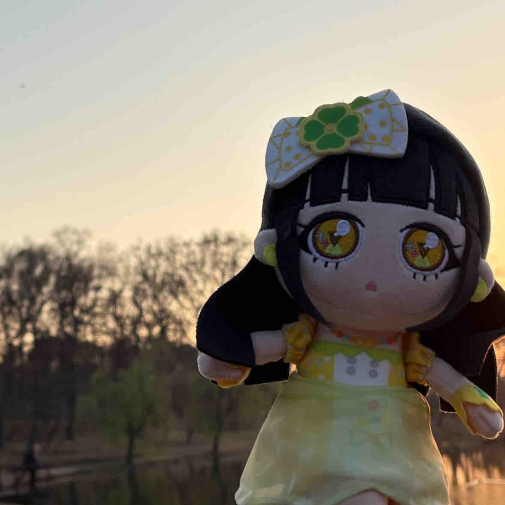 リングちゃんと、いっしょに、
もものはなまつり、いってきた〜
このこうえん、きたの、はじめて。
だけど、きれいでかんどうした！
ゆうひが、かがやいてみえた。