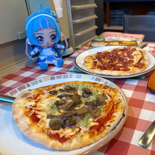 公園での花見の後は、手軽に
イタリアンを楽しんだよ。
入店して30分くらい経つと徐々に
混み始めたから、回避できた
みたいだね〜