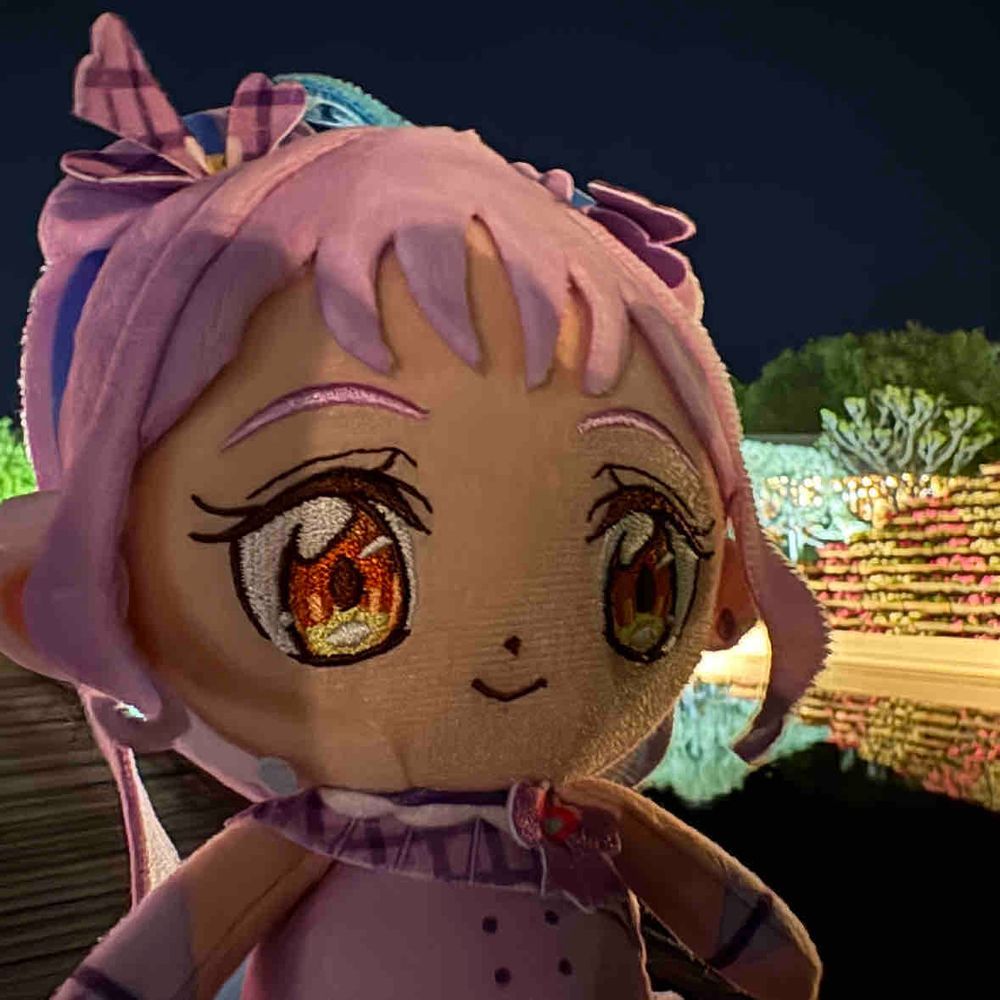 他にもさまざまな草花が
あったり、夜になるとまた違った
景色になるので、正直なところ
あまり飽きが来なかったですっ！