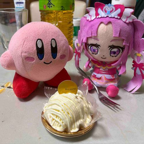 🩷　誕生日だからといって、
　　　全部食べちゃダメだよ…！
⭐️    じぜんにわけたほうが
　　　わかりやすくなるポヨ。