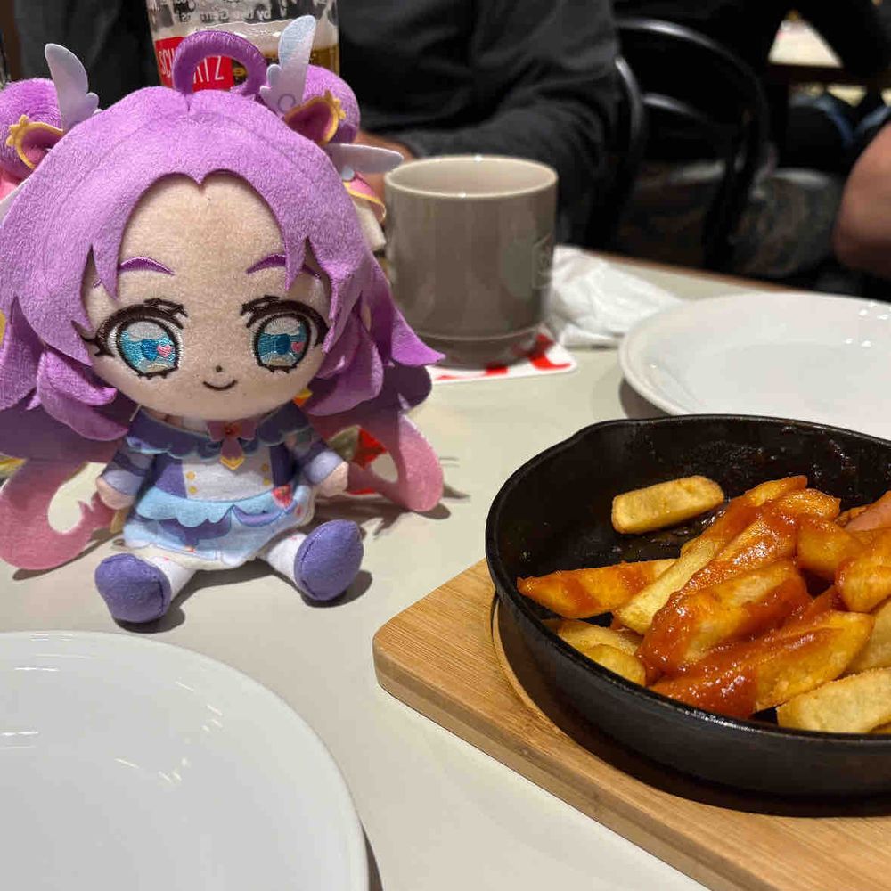 肉料理がたくさん揃ってるフェス
に行ってきたよ！　肉厚な…
チーズバーガー、ソーセージも、
はなまるおいしかったね！