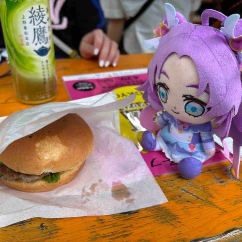 肉料理がたくさん揃ってるフェス
に行ってきたよ！　肉厚な…
チーズバーガー、ソーセージも、
はなまるおいしかったね！