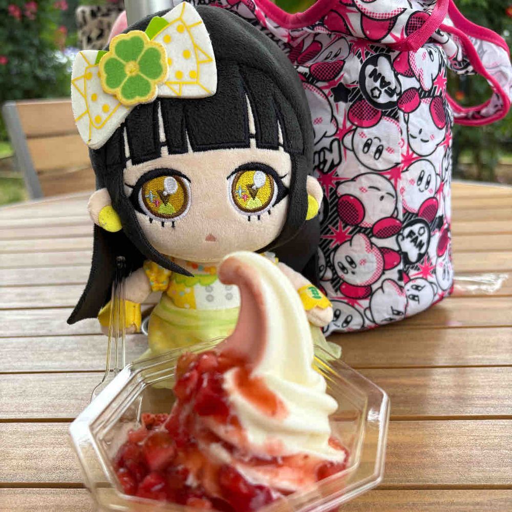 まえいったとき、ふじのはな。
こんかい、バラ、みごろだった〜
あと、ここにあるソフトクリーム、
イチゴのようそ、おおめ。