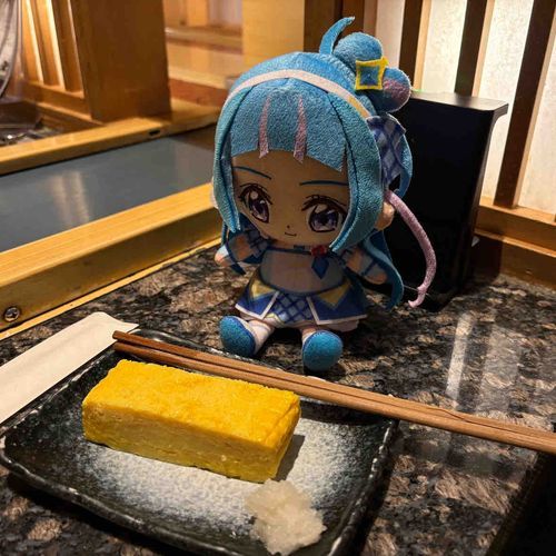 早めに降ってきたから、雨避け
でショッピングモールに来たけど
すごく混雑してて…   なんとか
入れた寿司屋で休憩だね。