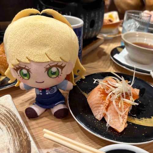 ひまりちゃん、相変わらず
サーモンがバズ好きだもんね〜
から揚げもあるし、この寿司屋
の常連客になろうかなっ！