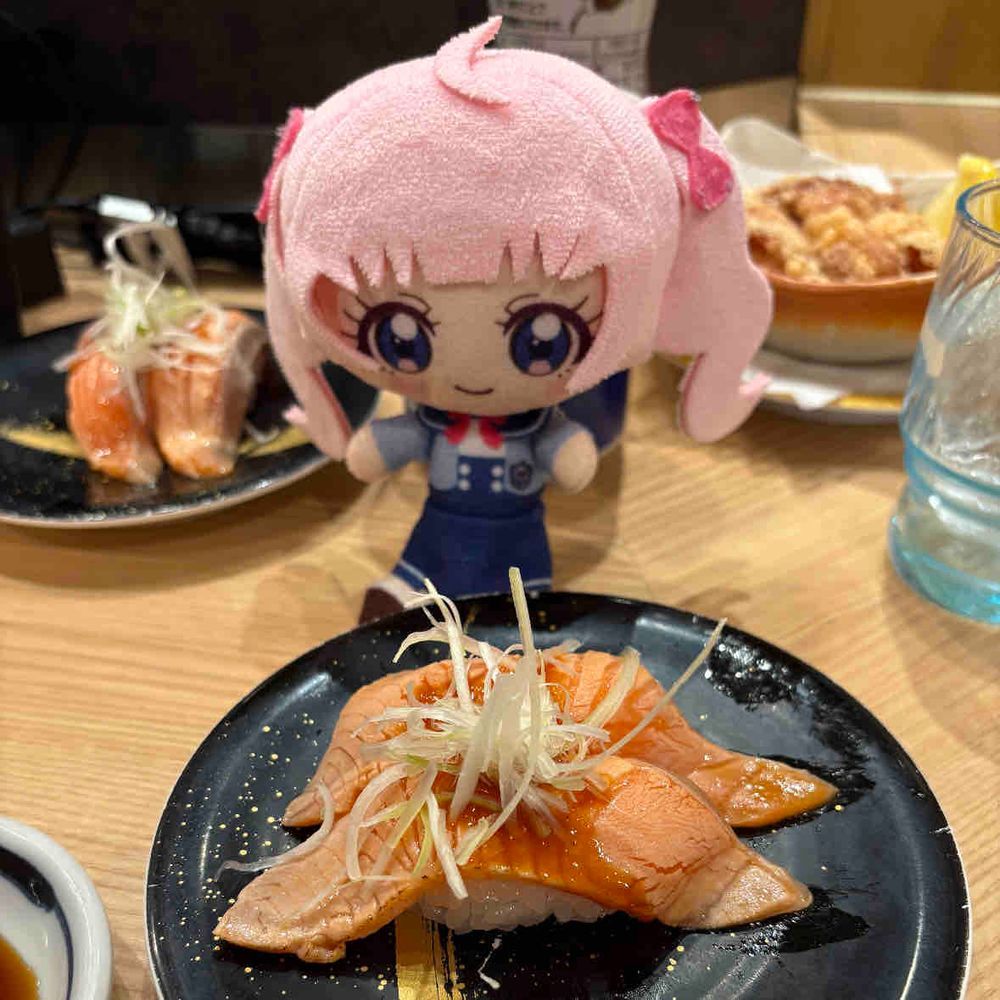 ひまりちゃん、相変わらず
サーモンがバズ好きだもんね〜
から揚げもあるし、この寿司屋
の常連客になろうかなっ！