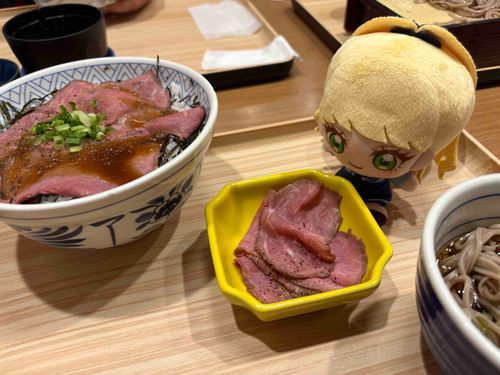 じゅりあは、ローストビーフ
初めてなんだ〜　食感は…
しっとりだけど、直に来る感じ〜？