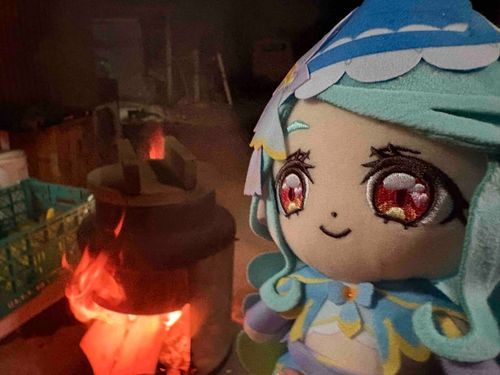 見たことある道具…   でも、
何をしている場面なの…？
かまどの熱気で少し息苦しい…！