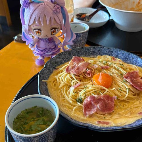 とろみが特徴のパスタソースと、
硬すぎない茹で上がりが
わりと本格派って感じですね。
この味、キュンキュンしますよ〜！