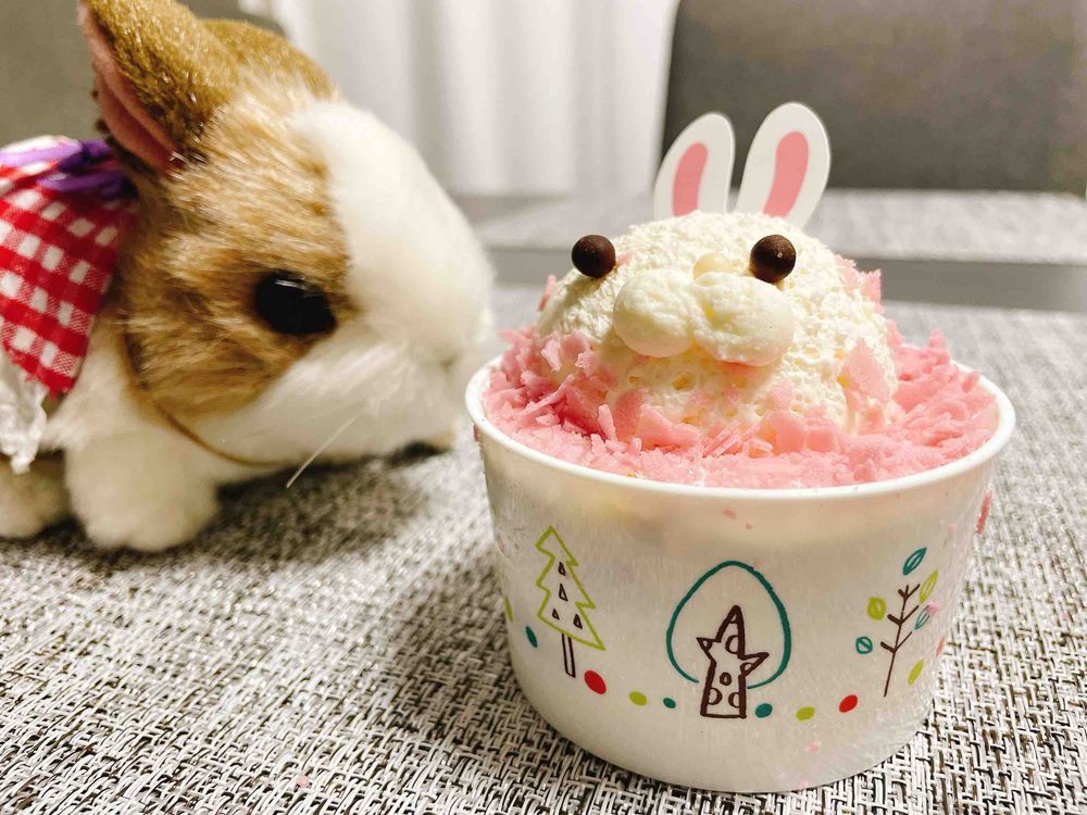 これは……うさのケーキ！