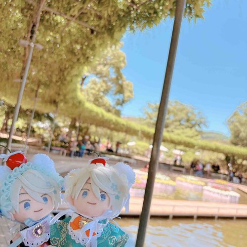 ゆびちゃんたちひとやすみ…☺️ふじだなのしたはとってもすずしかったの…（こひげ）