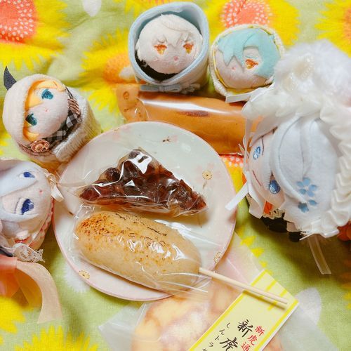 きょうはわがしのひ…🍡わがしぱーてぃーをたのしむぼくたち…☺️