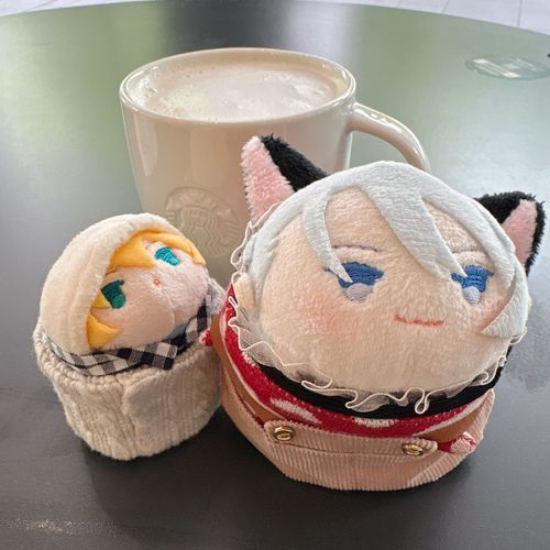 たゃなのゃ！ちゃいてぃーらておーるみるく、おいしいのゃ！！ほんかはさっきからめをあわせてくれないのゃ…💦ちゃいへのきょひはんのうがすごいのゃ🫨