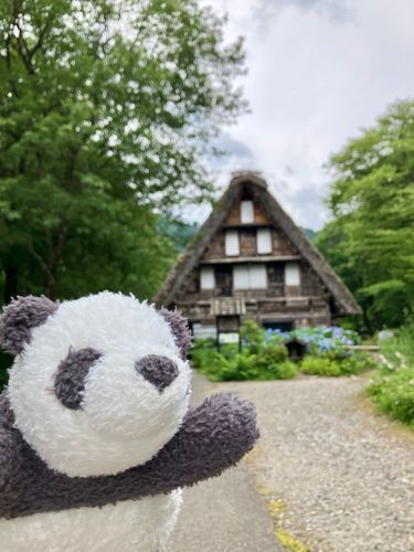 とろ「せかいいさん...?ってとこきた!すごいとこなのかな!」