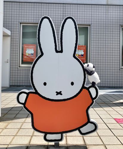 でっけぇ2足歩行うさぎだーー!!!!