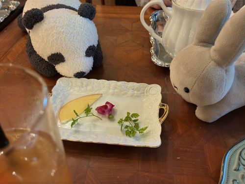 この草とりんごはガールフレンドのうさぎたちにプレゼントするんだぜ!!
食え!!!!