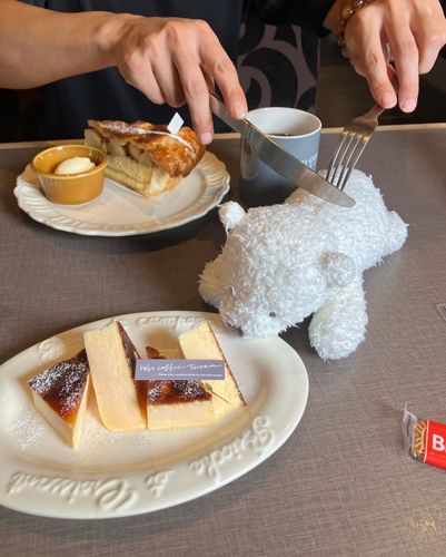こめこ「???? 主、何笑ってるの?こめこの後ろに何かあるー?」
