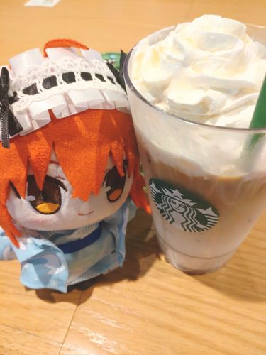 スタバでこーひー！
えーっと、なんだっけ……
スイートミル……とりあえずホイップマシマシハチミツカタメ一丁！