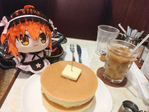 共犯者……！これがウワサのホットケーキ……！！
待った甲斐ある！おいしい！ふわふわ！カリカリ！もちもち！
あ、あと新しいお洋服ありがとー