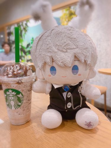 これが俺のフラペチーノだ😋にしても、チョコレートソースにチョコチップ追加、ブレベミルク変更…なんだか呪文みたいだな😵‍💫