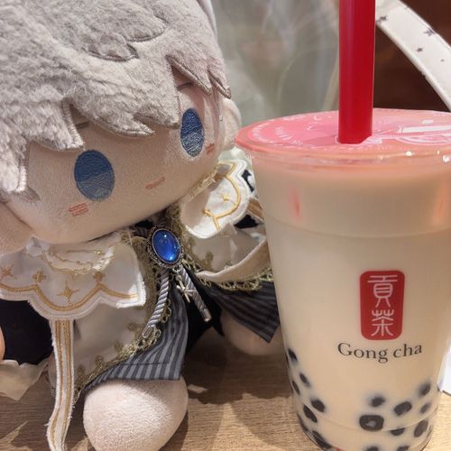 今日は貢茶か。パートナーは阿里山ウーロンミルクティーがお気に入りみたいだ。…これは俺の分だよな？