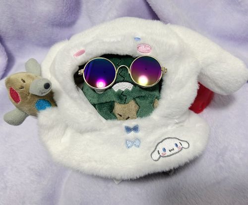 せまいね、また他の服探してくるね