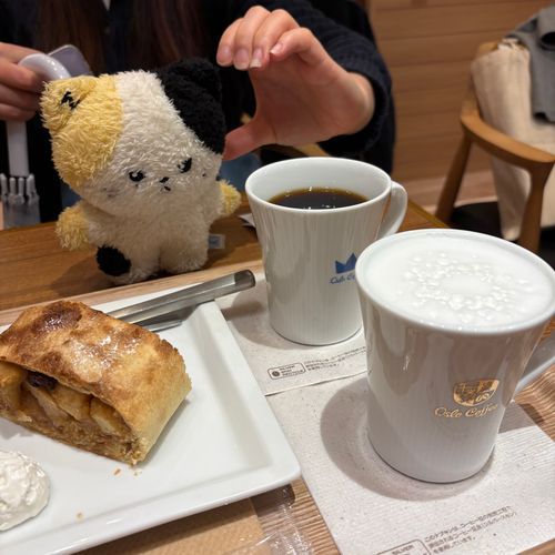 ぬいぐるみ、人が触っているとかわいく見える