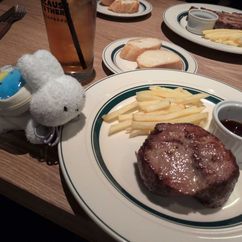 に、にく の やま……！？
ｾﾝﾊﾟｲ いいんですか！？