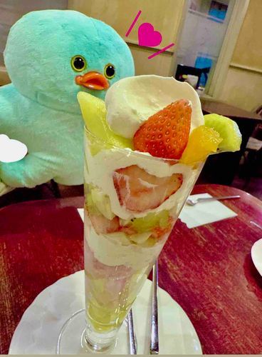 おいしいフルーツパフェを頂いたｯﾋﾟﾖ🐥⸒⸒
この時期でも甘いメロンが食べれて感動ｯﾋﾟ🍈🐥⸒⸒