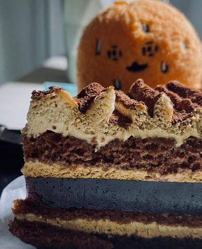 こんな時間にケーキ………もぐらコロッケも共犯