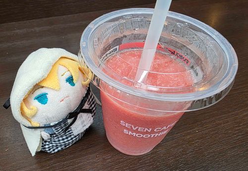 これは🍓じゃなくて🍉なんだって、へー。

すむぅじぃとかいうのがやすかったって。
あるじはいつもはよーぐるとのやつ。