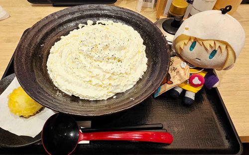 あるじとうどんたべた
ねぎぬきだって
あるじ、🥚のてんぷらもたべてた

おれのむねのばっじみて！
いいでしょ
おれがふわもこえすえぬえすをやっていますってしるしなんだって