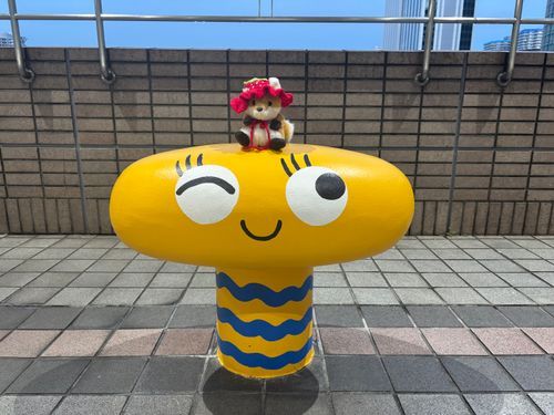 なんか横浜に可愛いのあったよ🦊！
座らせてもらっちゃった✨️