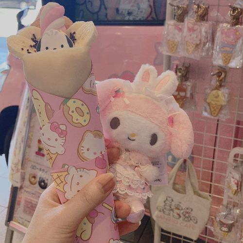 サンリオクレープ号がまた来てくれたよ チラッ│˶˙ᵕ˙˶)꜆