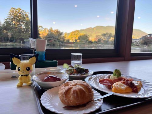 予約してたから金鱗湖を眺めながらモーニング💛
幸せ〜(*˘︶˘*).｡.:*♡