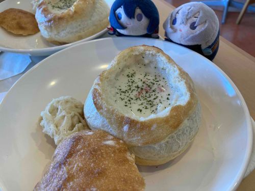 やっほー！おれたちあるじのじっかにおともしてます！ぱんおいしい！