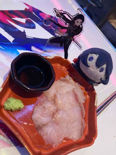 あるじ、だいぶまえからなまずのおさしみたべるのたのしみにしてたけどおれのよこうえんしゅうじゃないよね……？