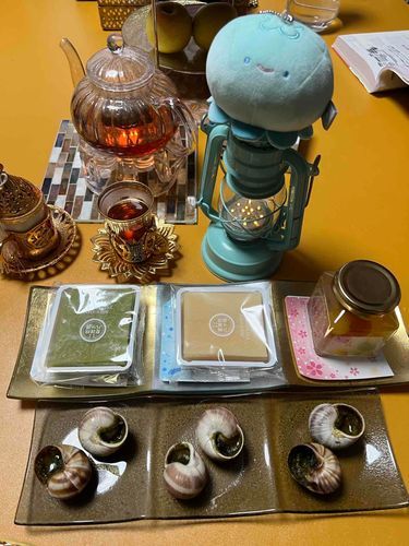 初登場のラゲで〜す♩
お姉ちゃんからの京都のお土産。八つ橋っていうんだって⭐️