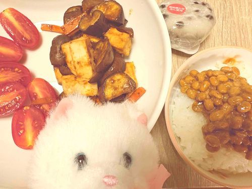 茄子と人参の味噌炒め〜！　たまにはみりんを使った料理も良いよね　美味しかったな〜　明日が過ぎれば週末だよ〜！