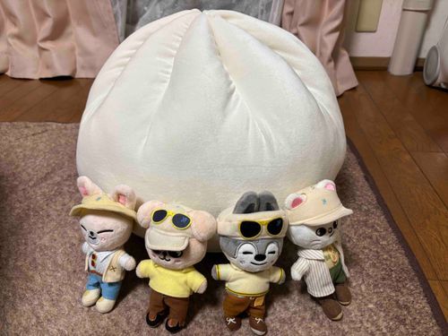 🦊きょだい肉まんだ！
🐶みんなでたべても　まだあまるねえ